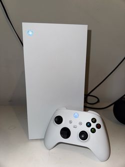Xbox Series X w/ Controller