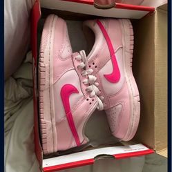 triple pink nike dunks 