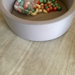 Small soft foam baby ball out w/ balls
