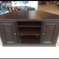 Entertainment Center/TV Stand