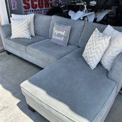 perfect shape gray sectional couch !!