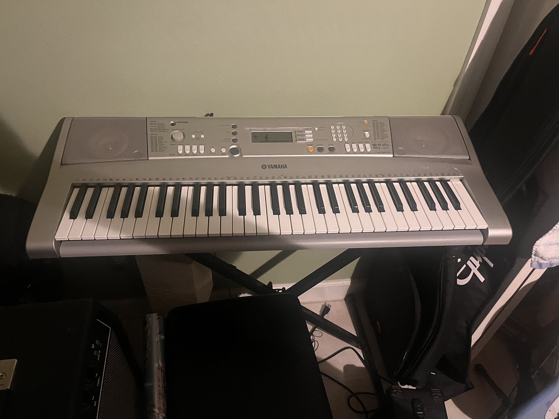 61 Key Keyboard with Stand and Adjustable Piano Seat