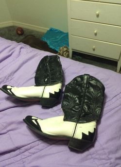Women's cowboy boots