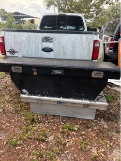 Truck tool box