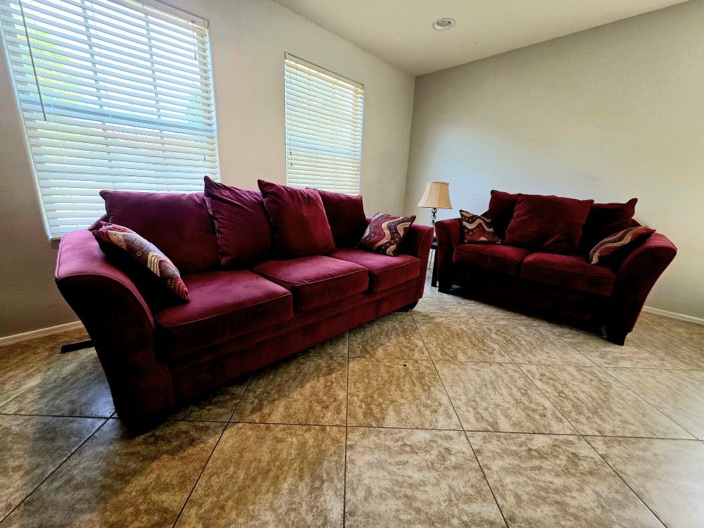 Comfy Burgundy Sofa & Loveseat Set – Clean, Great Condition!