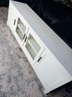 65in White TV Stand With Storage *(w65"D16"H22")