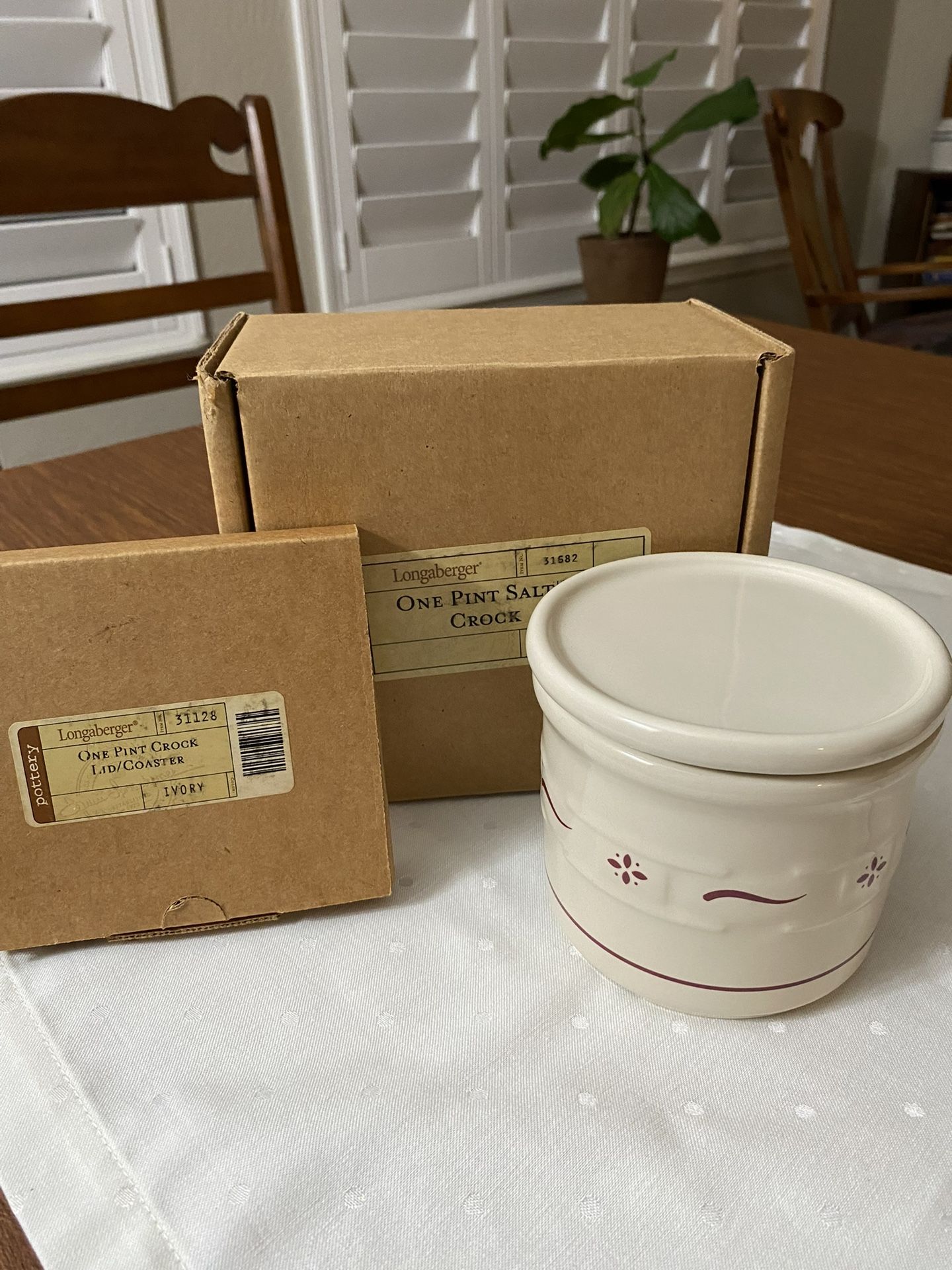 Longaberger 1 pint salt crock plus lid/coaster