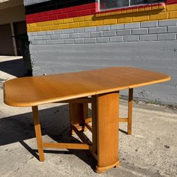 MID-CENTURY MODERN Scandinavian-Style Drop-Leaf Gateleg Dining Table