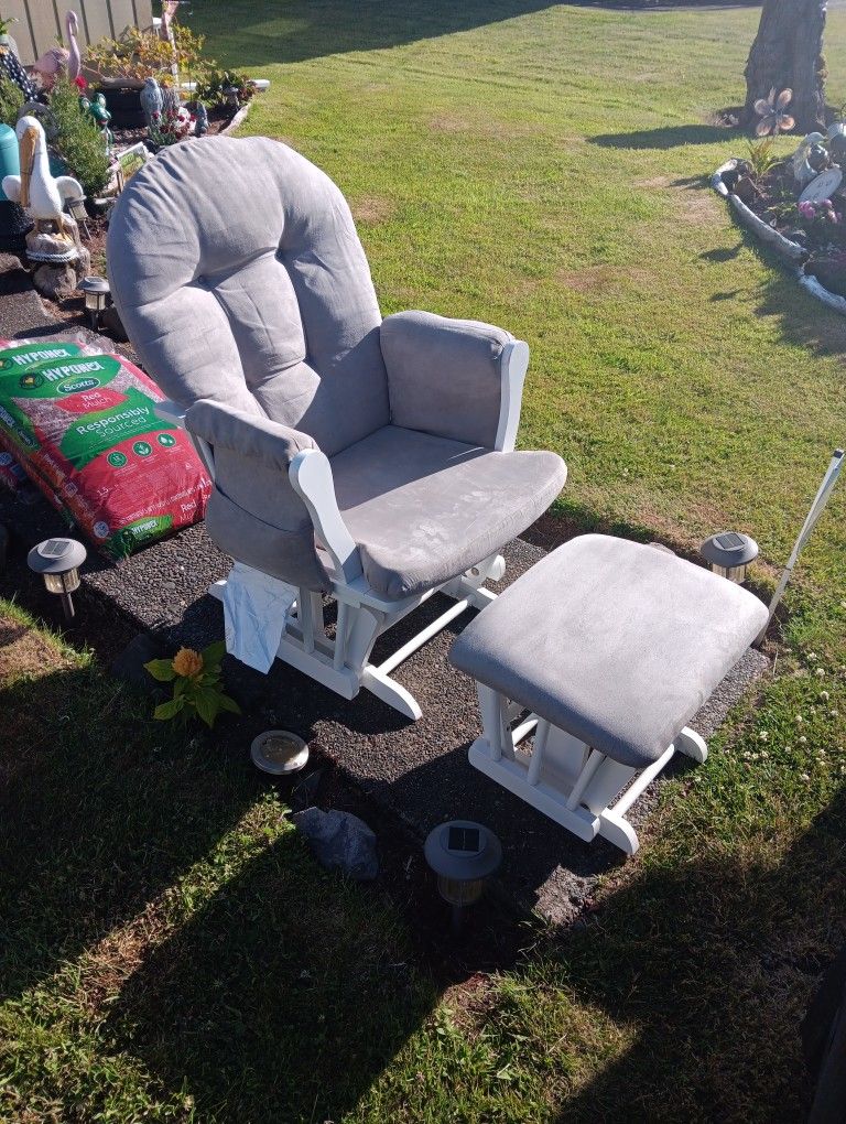 Rocking Chair With Ottoman