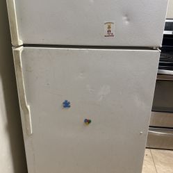 GE Refrigerator 2 Door 