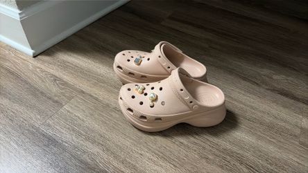 Bae Crocs (size 7)