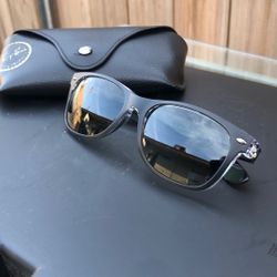 Ray-Ban Wayfarer Sunglasses 