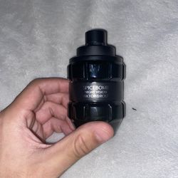 Cologne Viktor & Rolf spice bomb nightvision edt