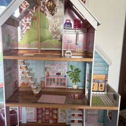 Doll House With Furniture 