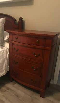 BROYHILL CHEST Excellent Cond