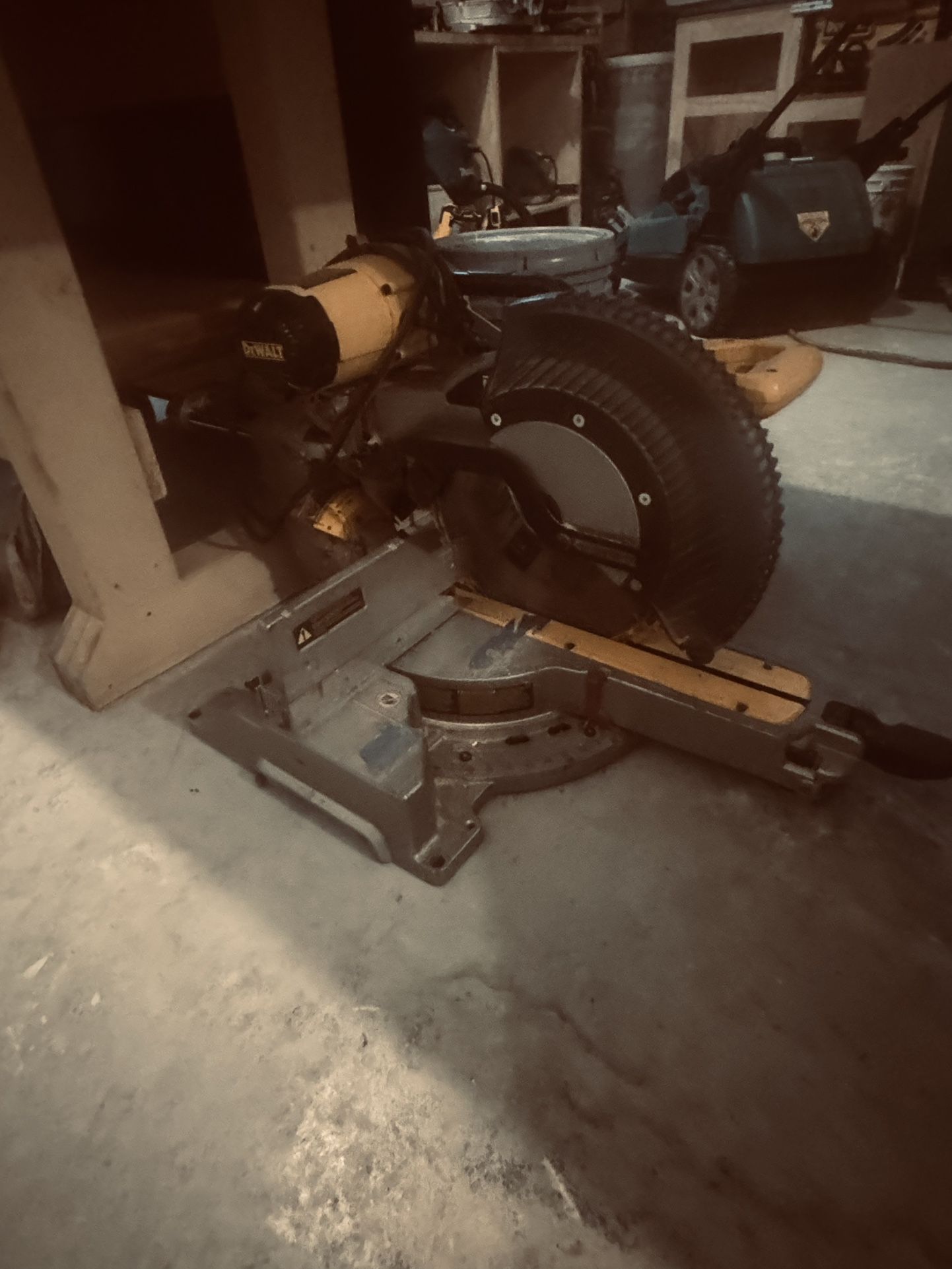 Dewalt 12” Compound Miter saw
