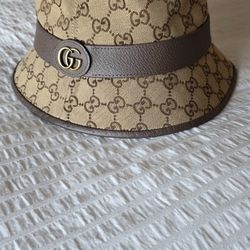 (Authentic GUCCI)  GG canvas bucket hat
