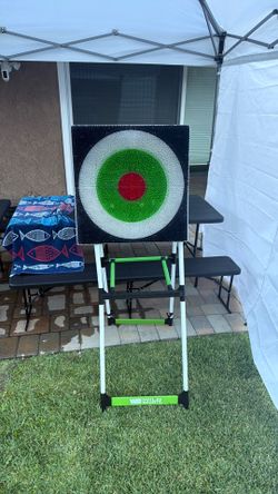 Axe throwing game