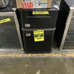 Magic Chef Retro 3.2 Cu. Ft. 2 door Mini Fridge in Black