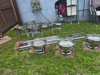 Used in good condition Chafing Trayss and lids