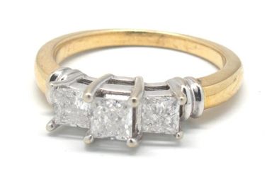 Ladies Diamond/Gold Engagement Ring