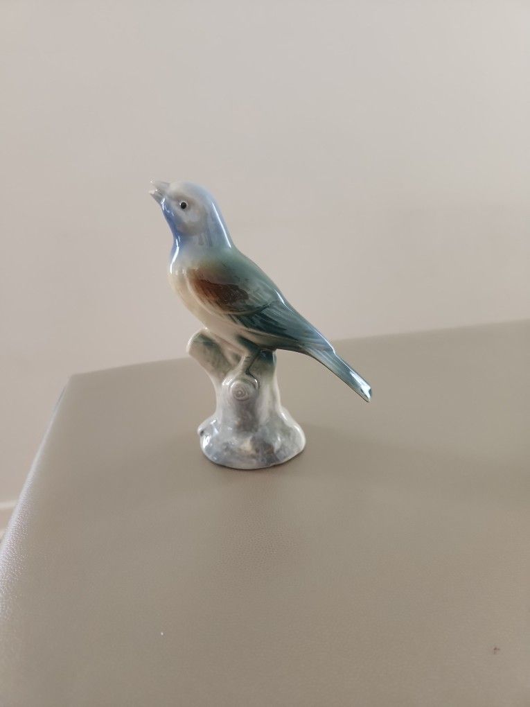 This is a vintage Royal Copley Blue Bird figurine. These figurines were made by the Spaulding China Company in Sebring, Ohio, from 1939 to 1960.