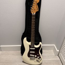 Like-new Squier Classic Vibe '70s SSS Stratocaster Electric Guitar Olympic White With Guitar Case & Whammy Bar