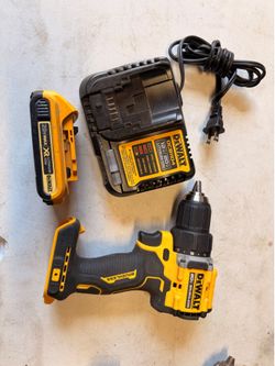 Atomic 20v Dewalt drill driver