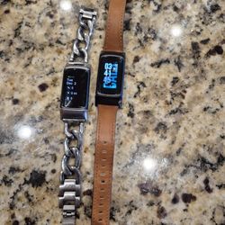 2 FITBIT CHARGE 5 Watches