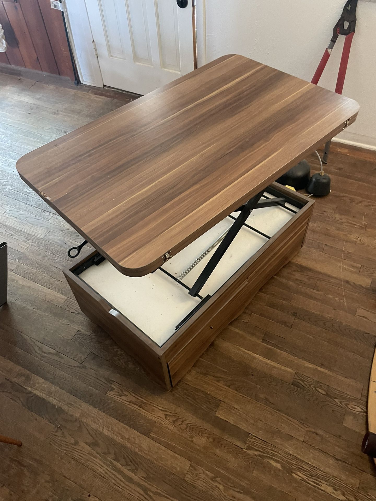 Raising/adjustable/expandable Coffee Table