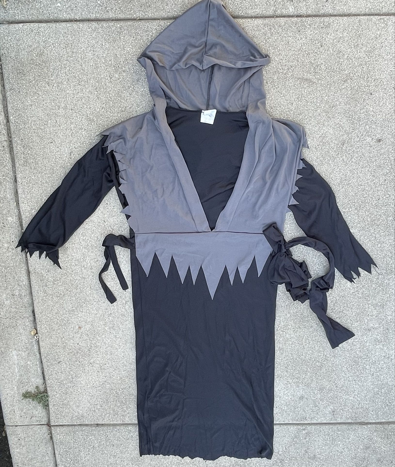 HALLOWEEN COSTUME for KIDS DEMON HOODED ROBE size kids 12-14 FIRM PRICE. IN EAGLE ROCK