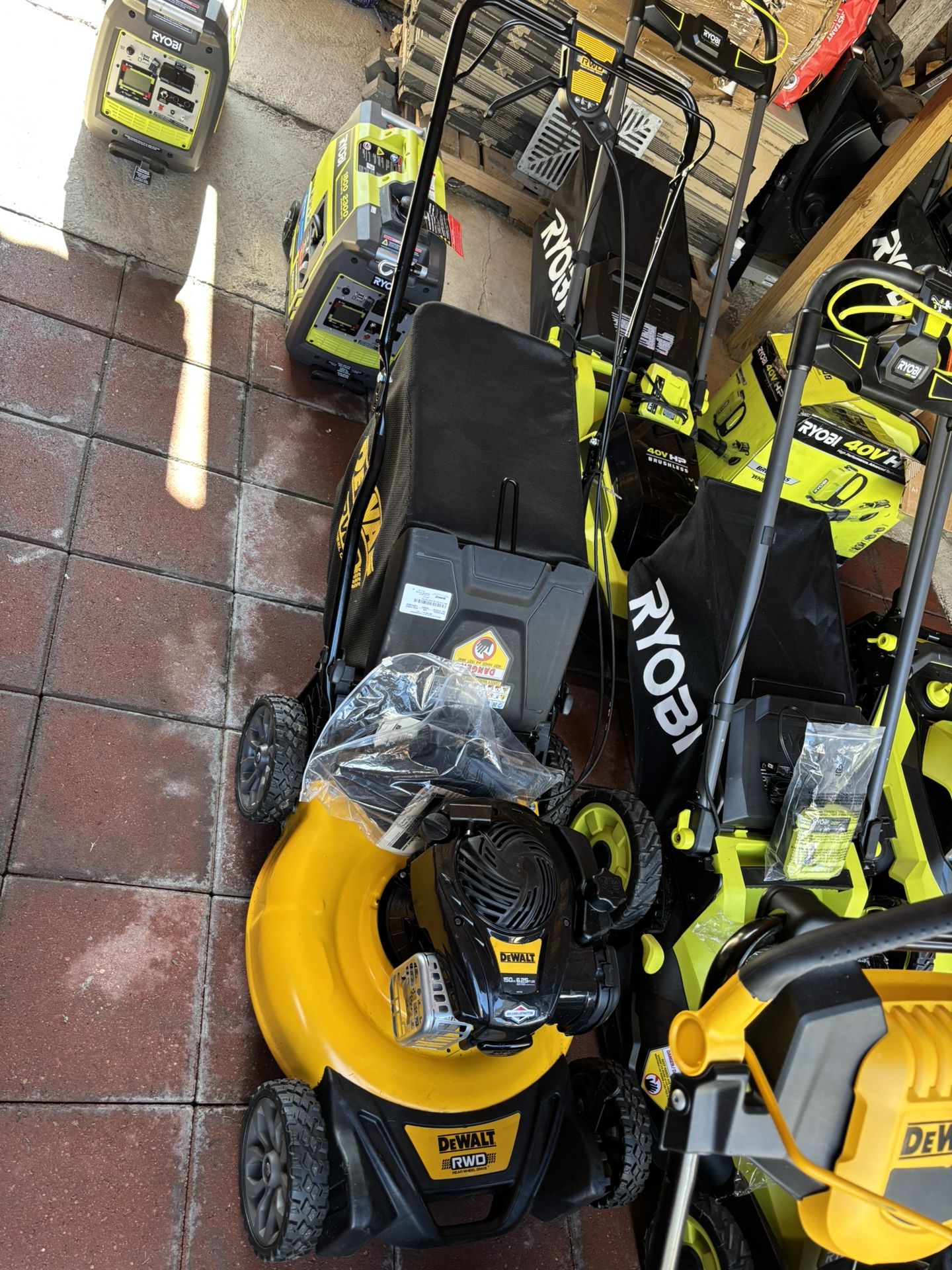 DEWALT 21 in. 150cc Briggs and Stratton 625ex Engine Rear Wheel Drive 2-in-1 Gas Self Propelled Walk Behind Lawn Mower