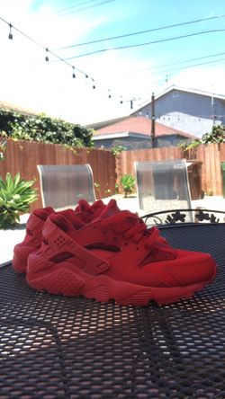 Nike huarache triple red