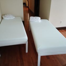 2 Narrow Twin Beds