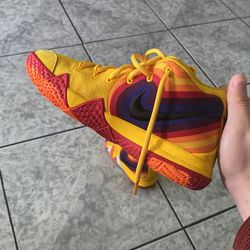 Nike Kylie 4 Size US 6Y