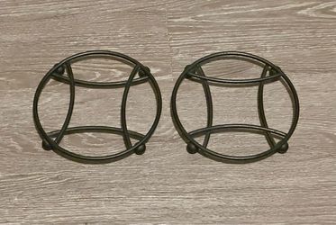 Set of two vintage 8” Round black metal trivet Set of two vintage black metal trivet