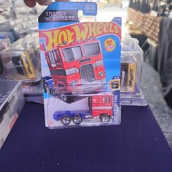Hot Wheels  OPTIMUS PRIME 