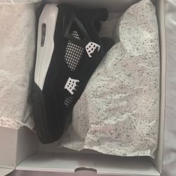 Jordan 4s