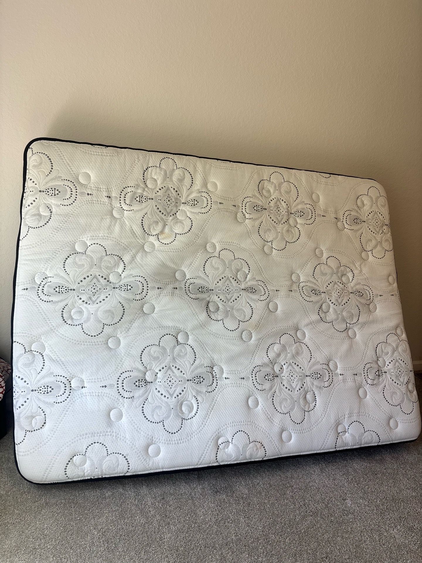 Queen Hybrid Mattress – $160 OBO