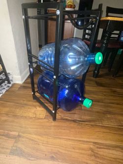 Support stand for 5 gallons