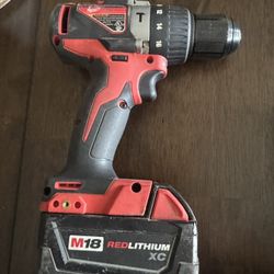 Milwaukee Cordless Hammer Drill/driver W/battery