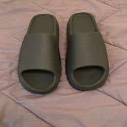 Black Yeezy Slides Size 9 US