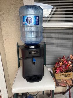 Water Dispenser with one Bottle
