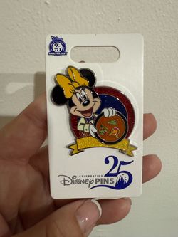 Pin trading characters Disney pins (Minnie, Goofy, Mickey, Donald, Stitch, and Chip/Dale)