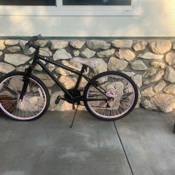 Mountain Bike Used ( Shoot Me Any Offers)
