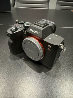 Sony A7R V Mirrorless Camera – Excellent Condition