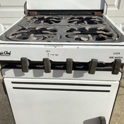 Vintage Magic Chef Gas Stove/Oven, White