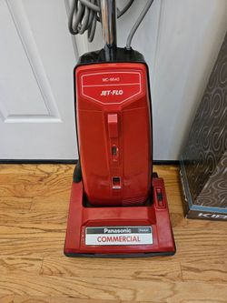 New Cond   COMMERCIAL SANITAIR VACUUM WITH AMAZING POWER SUCTION    WORKS EXCELLENT. IN THE BOX