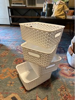 Set of 4 plastic large baskets
