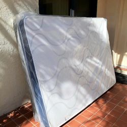 NEW QUEEN-SIZE MATTRESS AND BOX SPRING - 2PC